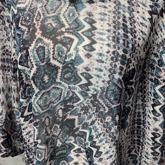 NWOT Maurices Geo/Aztec Print Lattice Back Blouse - Picture 3 of 7